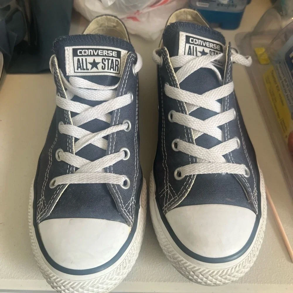 Converse size 3 in youth color Blue